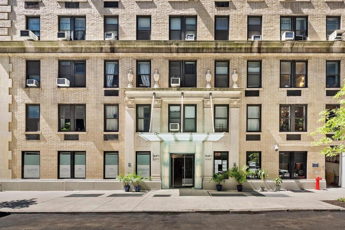 73-1509 New Uws Doorman Gym Nova York